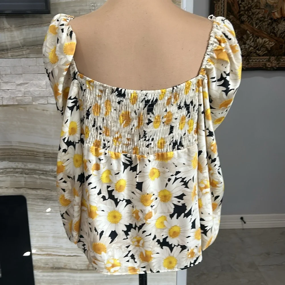 Zara Sunflower Puff Sleeve Top.‎ Size L (274)